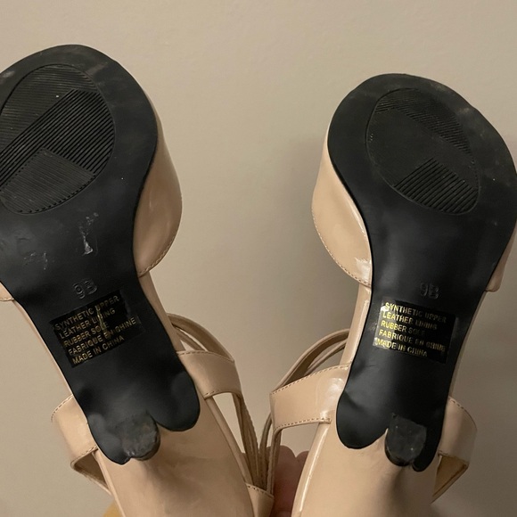 Town Shoes Chic Nude T-Strap Low Heel - Size 9 - Picture 15 of 16